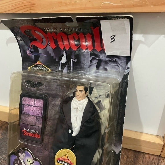 Bela Lugosi Dracula Action Figure - Picture 5 of 9